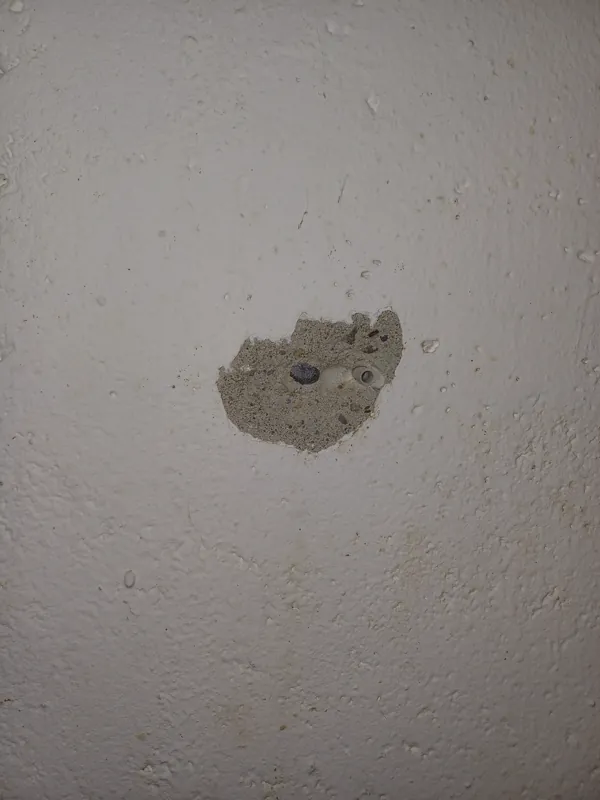Photo du trou dans le mur